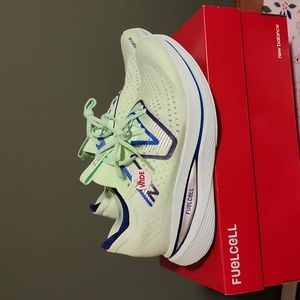 New Balance FuelCell Supercomp Trainer, in Vibrant spring glo with victory blue